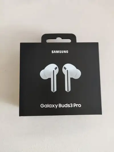 $200 Firm. No trades or holds. Pickup only (Located in Hamilton near Bay and Hunter) Samsung galaxy...