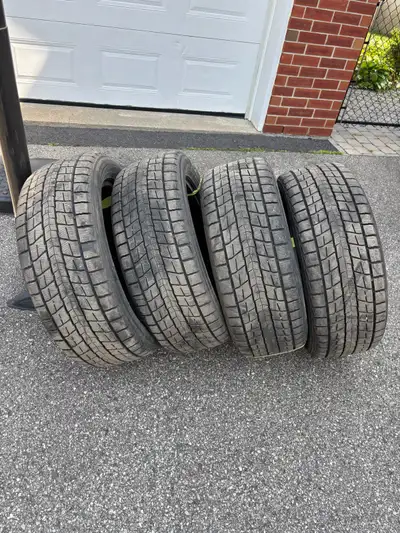 Pneu hiver Dunlop Winter Maxx SJ8 265 50 20 avec 10/32 restant, sort neuf a 13/32 avec valeur de 150...