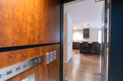 5 1/2 ASCENSEUR PRIVÉ +LUXUEUX TRES GRAND 1650PC ST HUBERT VIDÉO
