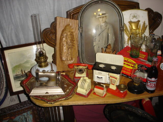 ventilateur, jouet en tôle, balance, caisse bois dans Art et objets de collection  à Shawinigan - Image 2