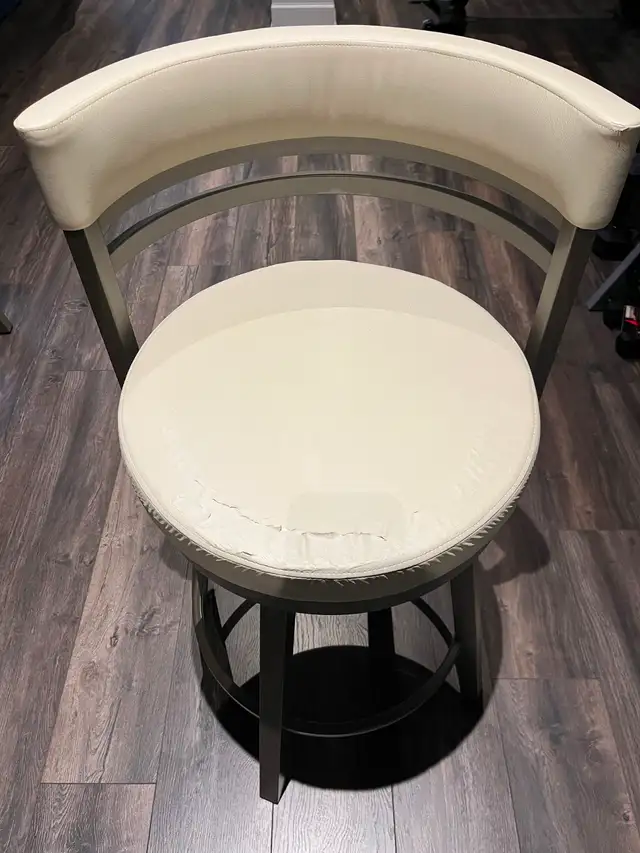 Swivel Counter Stools in Chairs & Recliners in Markham / York Region - Image 4