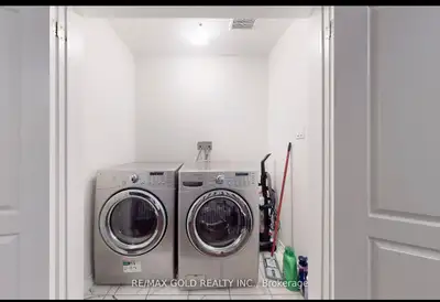 A private room for rent (No sharing), This price includes everything. Parking on street (free), No s...