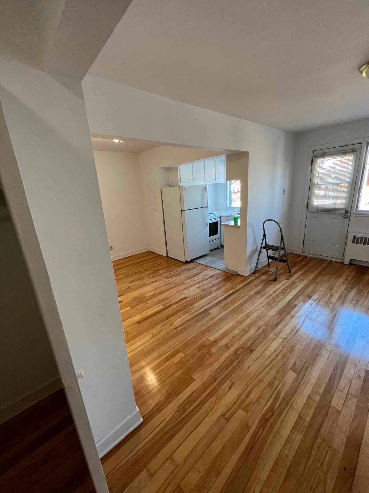 Grand 3 1/2 près du metro Frontenac - Cession de bail — photo 1