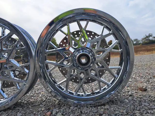 Cast aluminum wheels for Harley-Davidson Heritage in Street, Cruisers & Choppers in Oshawa / Durham Region - Image 7