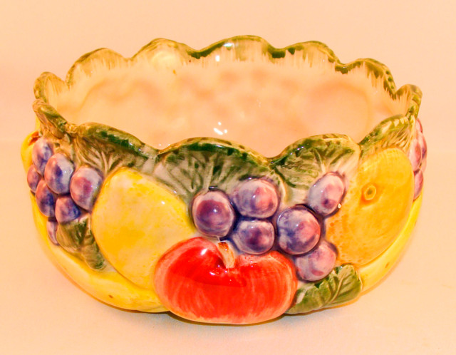 FITZ & FLOYD 26oz Fruit Bowl in Arts & Collectibles in Corner Brook
