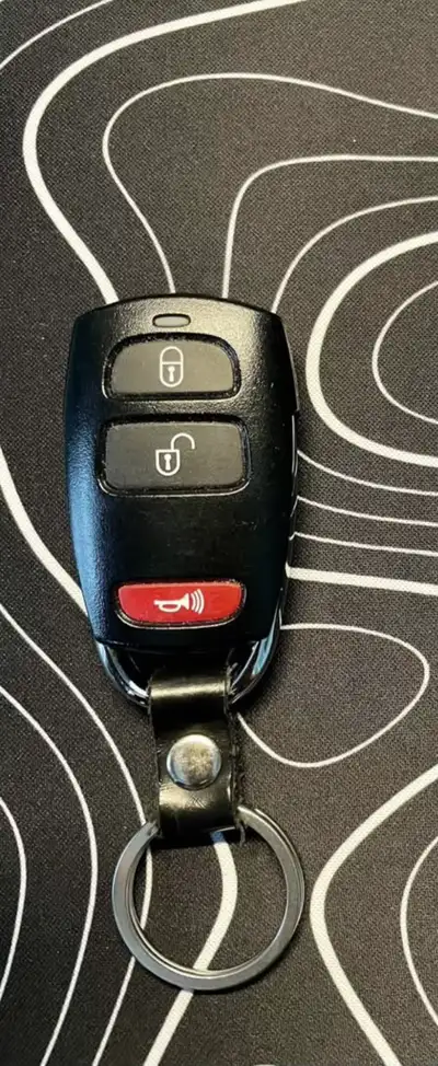 Kia Key Fob-$20 • Lock / Unlock • Panic Alarm • Fully working The remote powers on and buttons respo...
