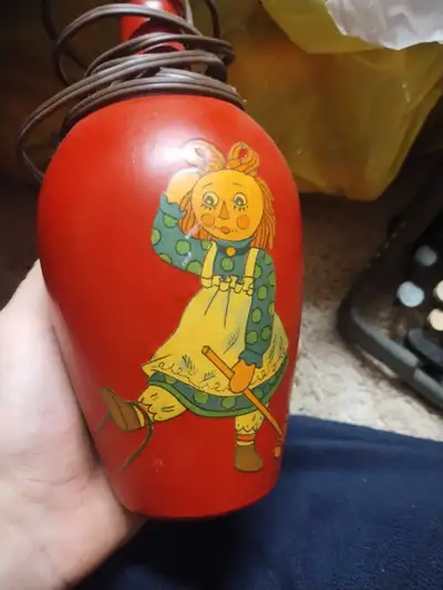 Like the other one, but doesn't have a scuff, however this one is just the one character