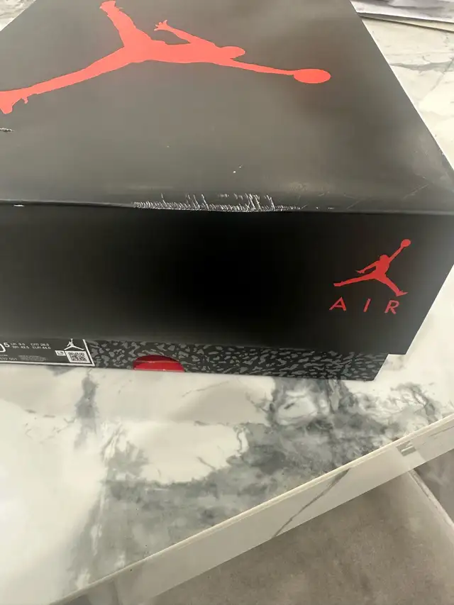 Air Jordan 3 Retro 'Black Cement' Men's Shoes in Men's Shoes in Mississauga / Peel Region - Image 3