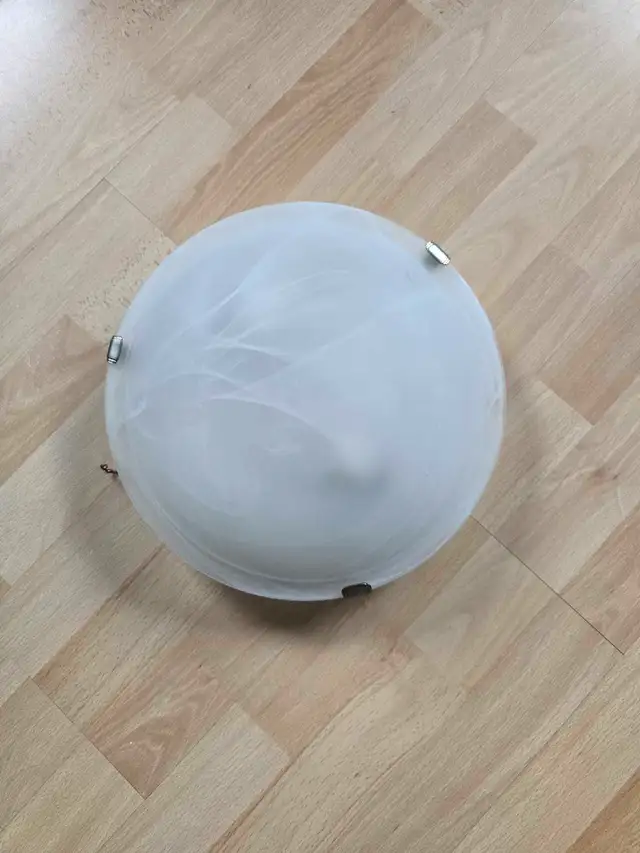 light fixture in Indoor Lighting & Fans in Whitehorse - Image 2
