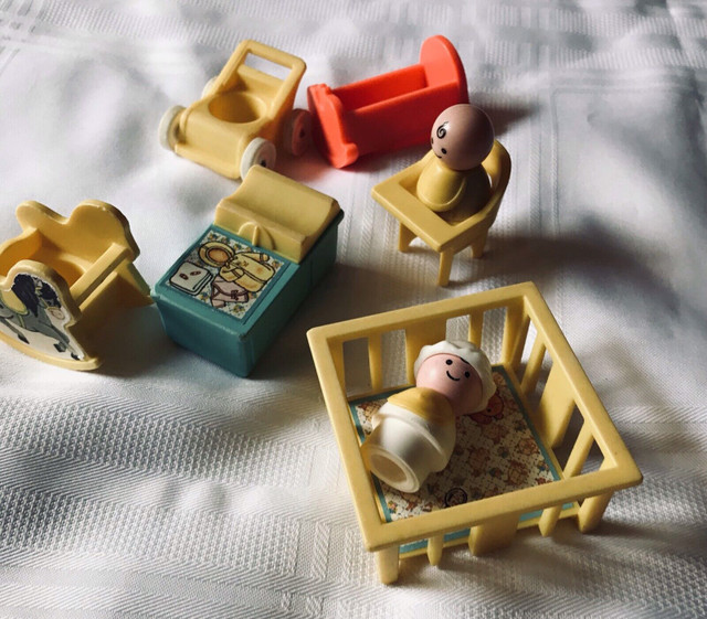 Vintage Fisher Price nursery set for dollhouse 8 pieces in Toys & Games in Thunder Bay - Image 2