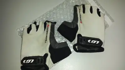 Bicycle Gloves / Gants de Vélo., View more
