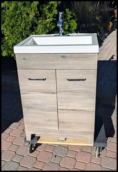SELLING A FAIRLY NEW- USED but in excellent condition Glacier Bay Stancliff Bathroom Vanity in White...