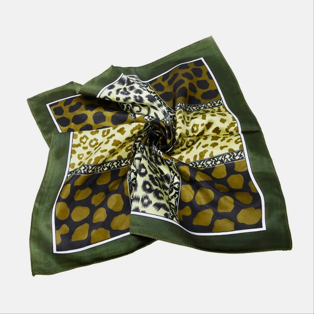 Animal print neck squared satin green scarf in Women's - Other in City of Toronto