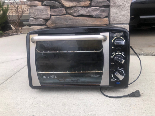 Bravetti convection & rotisserie toaster oven in Toasters & Toaster Ovens in La Ronge
