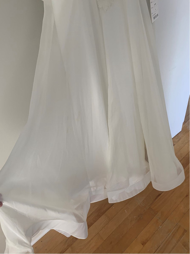 Brand New Ivory Wedding Dress (size 4) in Wedding in City of Halifax - Image 2