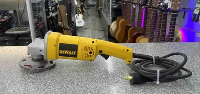 Dewalt DW831 Grinder Item#1413671 Good working condition Swap Shop 416-701-1701 WE BUY GOLD BUY SELL...