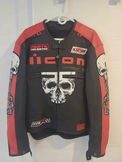 Manteau de moto De marque icon De grandeur ---> large ! En très bonne état. Si vous êtes intéressé v...