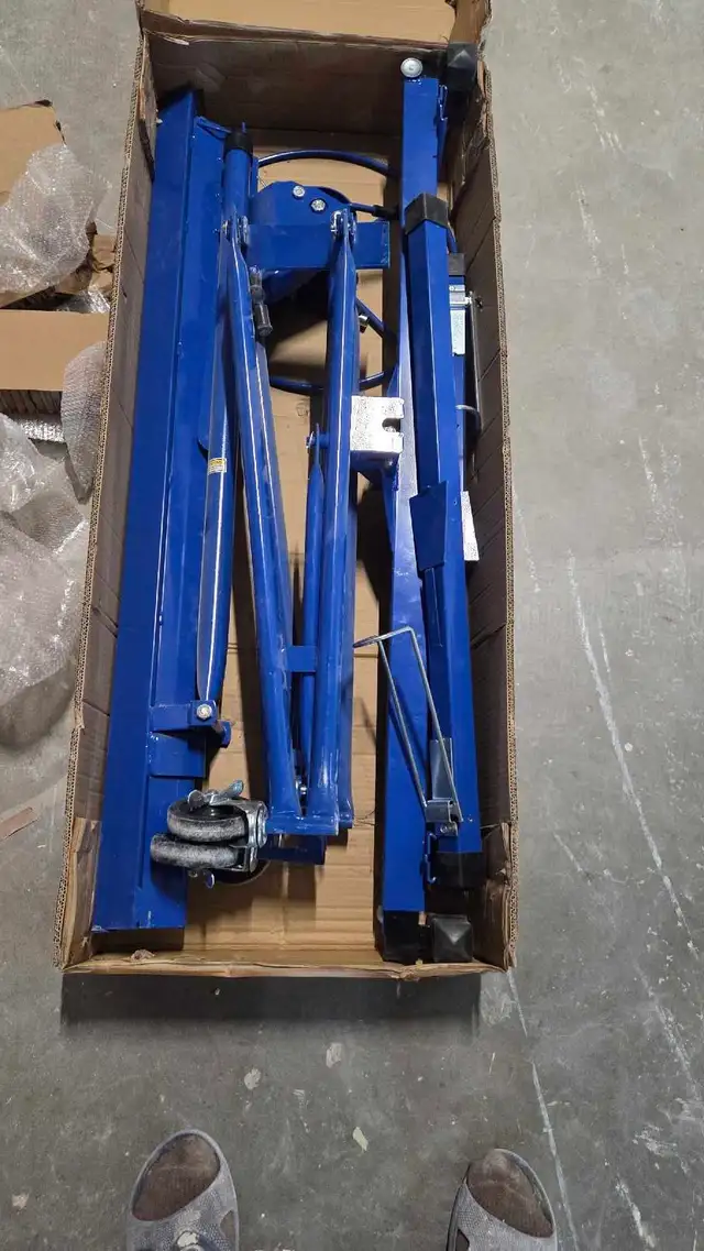 Drywall Lift in Hand Tools in Calgary - Image 2
