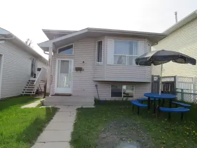 SINGLE HOUSE FOR RENT IN APPLEWOOD SE CALGARY AB AVAILABLE NOW