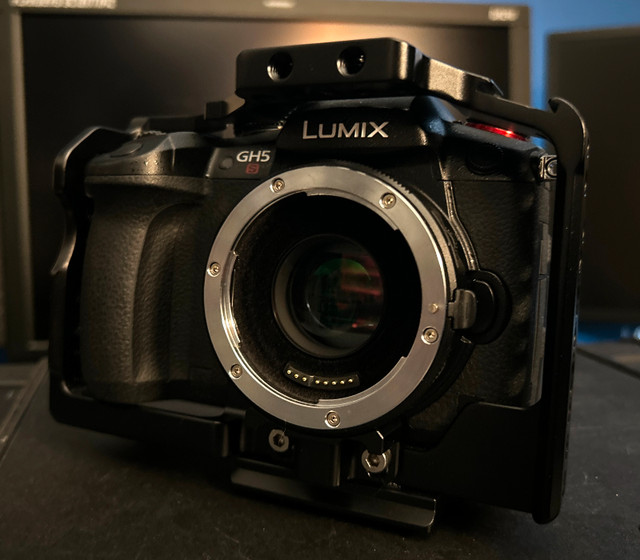 Panasonic Lumix GH5s Mirrorless 4K Camera dans Appareils photo et caméras  à Ville de Montréal - Image 2