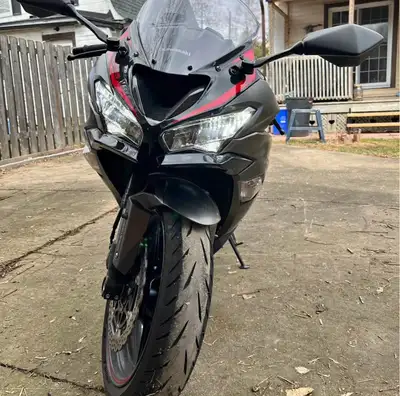 For sale! Kawasaki zx6r 2022 abs With low mileage: 2000 kms No lien 1 owner 2 keys and kawasaki manu...