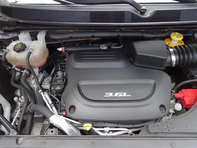 2017 Chrysler Pacifica Touring L 101550Km in excellent condition in Cars & Trucks in Markham / York Region - Image 11