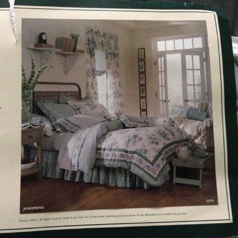 Laura Ashley "Josephine Ruffle" Twin size Bedskirt in Bedding in Kingston - Image 3
