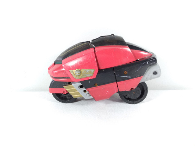 1999 Saban's Power Rangers Lost Galaxy Red Capsular Cycle in Arts & Collectibles in Moncton