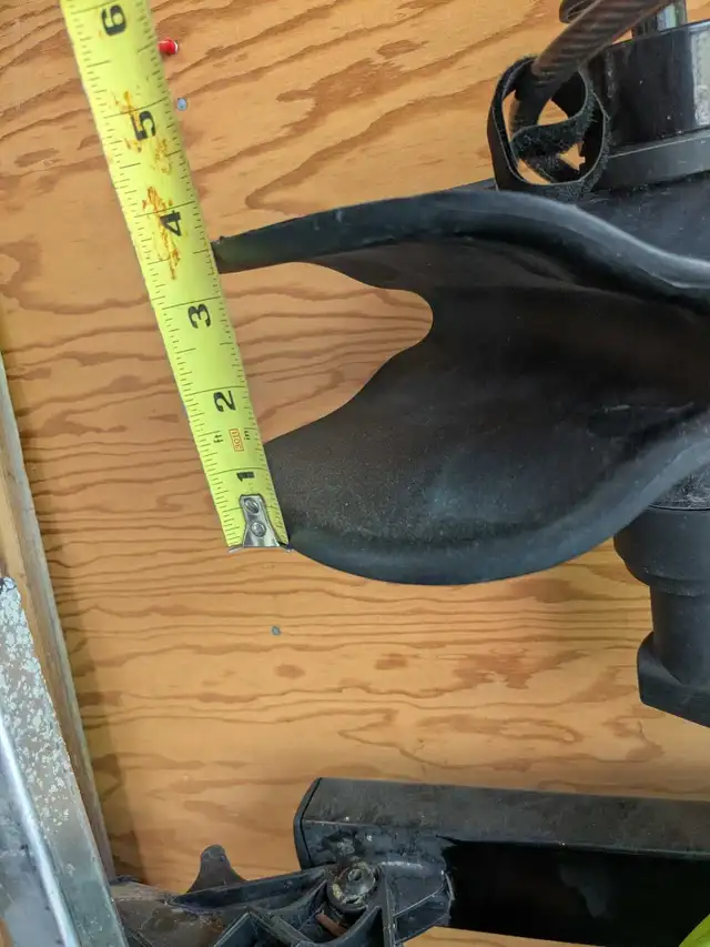 Yakima holdup mount hitch tray bike rack in Other in Kingston - Image 3