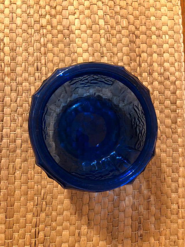 Vintage Blue Cobalt Glass Planter With Embossed Sunflower Motif in Arts & Collectibles in City of Toronto - Image 4
