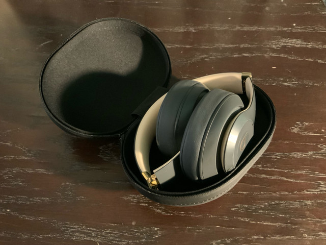 Studio 3 Wireless Headphones in Headphones in Hamilton - Image 3