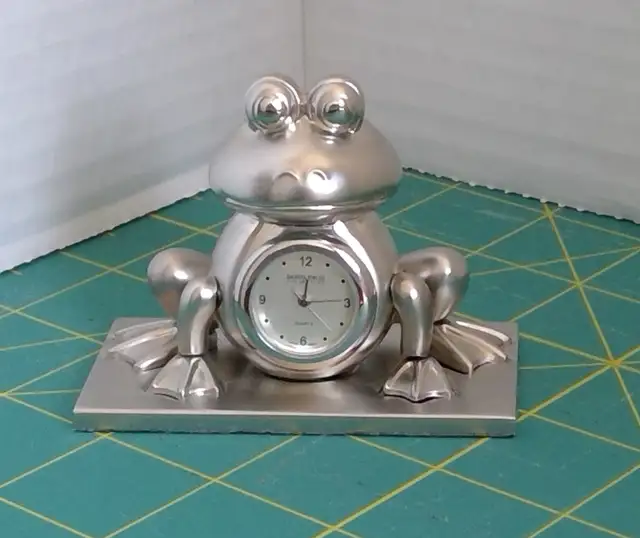 Daniel David ~ Silver Frog Desk Clock in Home Décor & Accents in Markham / York Region - Image 4