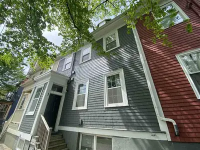 【For Rent】2-Bed Walkout Basement in Downtown, close to Dal