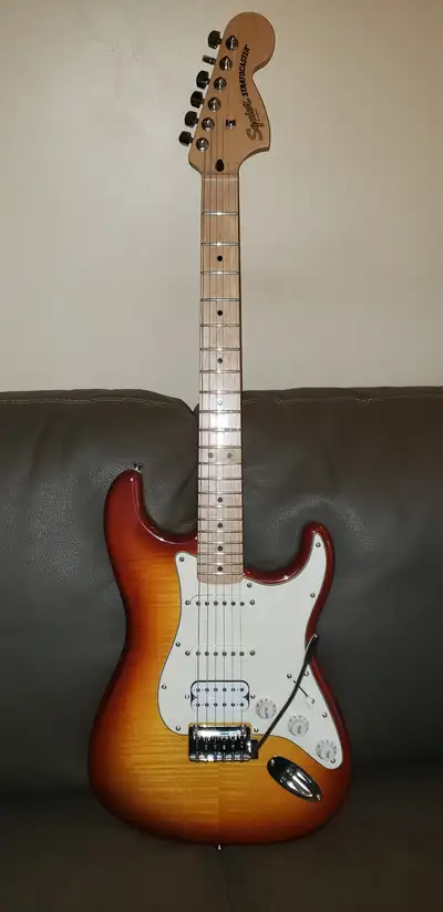 Versatile Strat with a thin and lightweight body with a sunburst flame maple top (FMT), a slim and c...