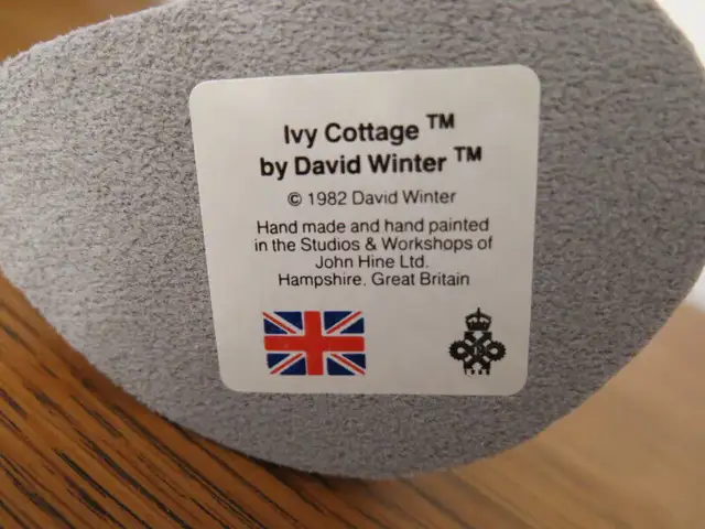 DAVID WINTER COTTAGES: IVY COTTAGE in Arts & Collectibles in Calgary - Image 3