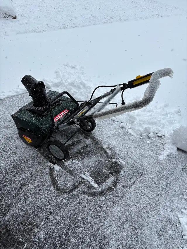 NEW Snow Thrower in Snowblowers in Mississauga / Peel Region - Image 4
