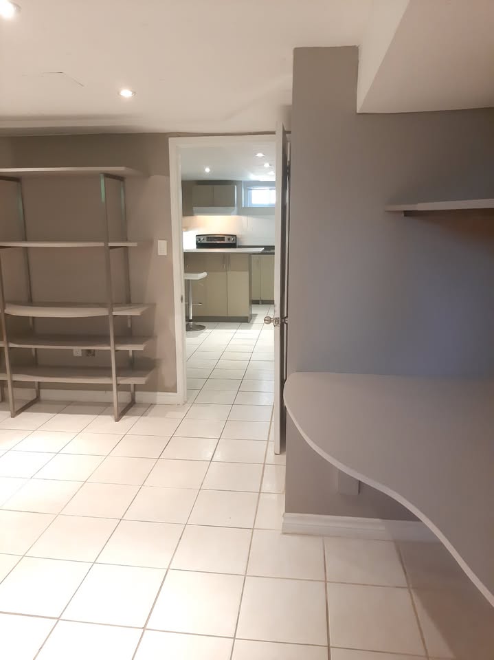 MOVE NOW! 2 BEDROOM+DEN. Yonge&Steeles.FREE Wifi,Parking,Laundry 2