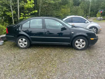 2007 Jetta city Clean body, 2.0 auto, runs good 180000km Dash lights, windshield cracked selling as...
