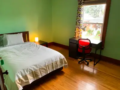 SHARE THIS  CO-LIVING, CO-ED HOUSE!