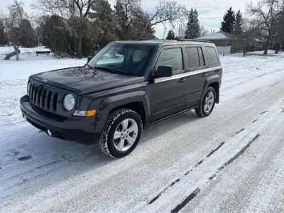 Super reliable an economical AWD 2.4 L altitude edition, with remote entry and starter. DOES NOT HAV...