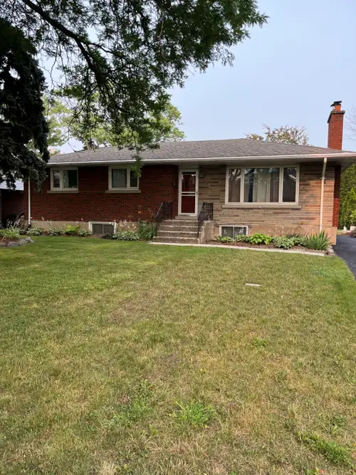 Perfect for a group of 4 male students (2 males currently renting). Renovated house near Glenridge/...