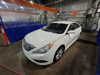 Selling my 2014 Hyundai Sonata GLS. * 255,000 km * Automatic transmission * Rebuilt status * Very li...