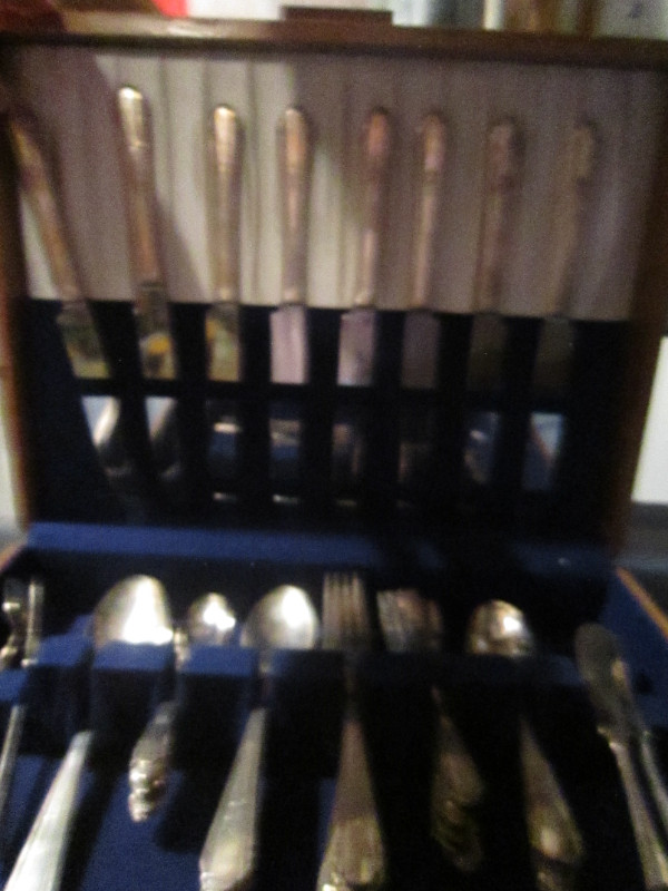PARAMOUNT silverware set, Service for 8 in Arts & Collectibles in Charlottetown - Image 2