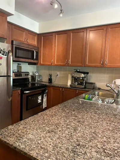 Large 1 Bedroom with walk-in closet steps to Wilson St.