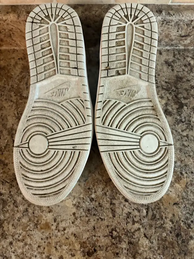 Jordan 1 Low Neutral Grey in Men's Shoes in Nanaimo - Image 6