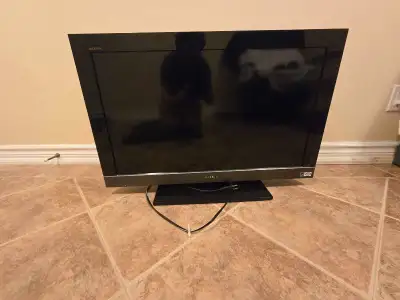 Selling a 32" Sony Bravia LCD tv model KDL-32EX301. In great working condition, no issues. Reply if...