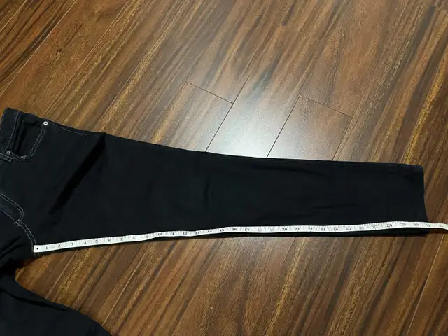 Second Yoga women’s size 30 skinny jeans, dark indigo wash in Women's - Bottoms in Oshawa / Durham Region - Image 7