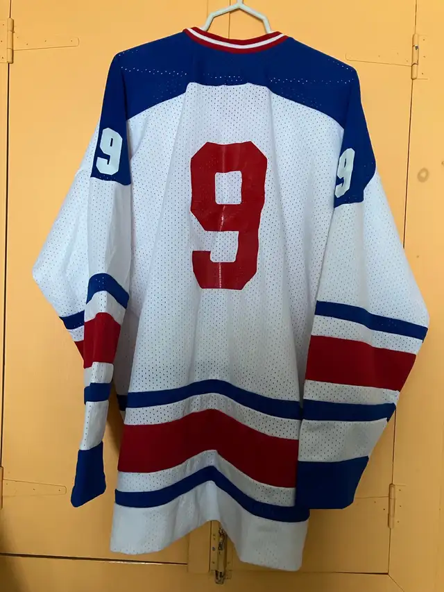 Superbe collection d'équipement de hockey in Hockey in Laval / North Shore - Image 7