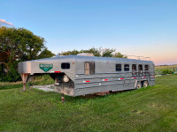 Horse trailer with living quarters