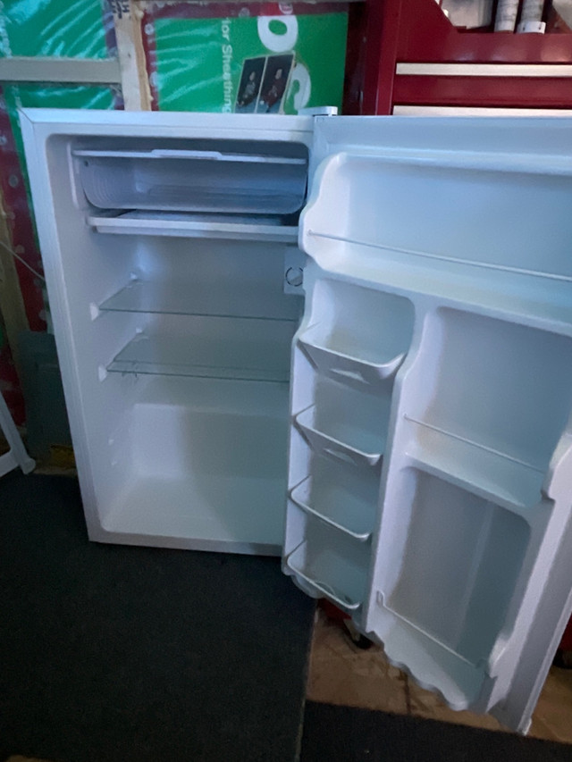 Arctic King Bar Fridge in Excellent Condition  in Refrigerators in Oshawa / Durham Region